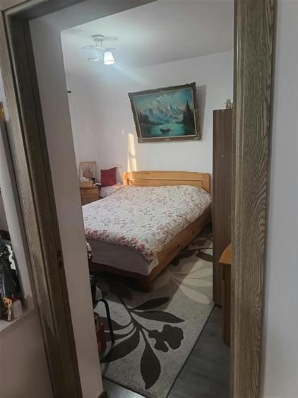 Casă individuală cu 4 camere cu Garaj în Uricani