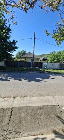 Casă cu Teren 700 Mp în Icușești