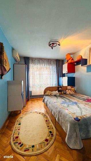 Apartament cu 4 camere decomandat în Piața Centrală