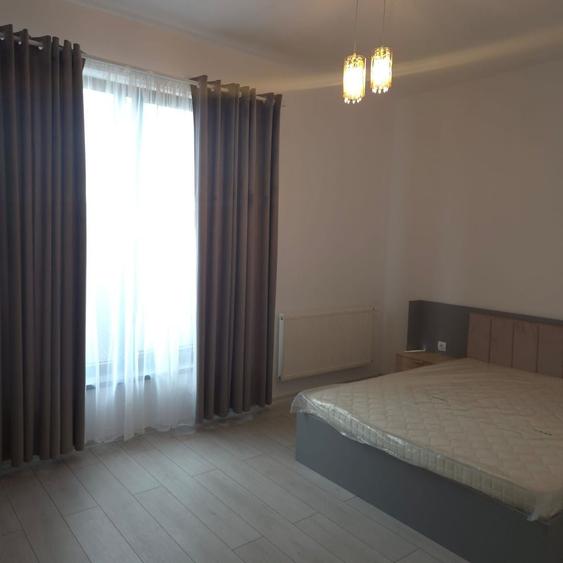 Apartament cu 3 camere decomandat în Periferie