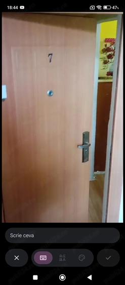 Apartament cu 3 camere semidecomandat în Craiovița Nouă