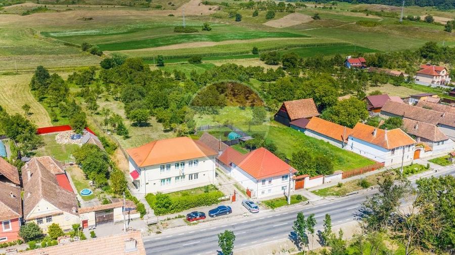 Casă individuală cu 6 camere cu Teren 2794 Mp în Bunești