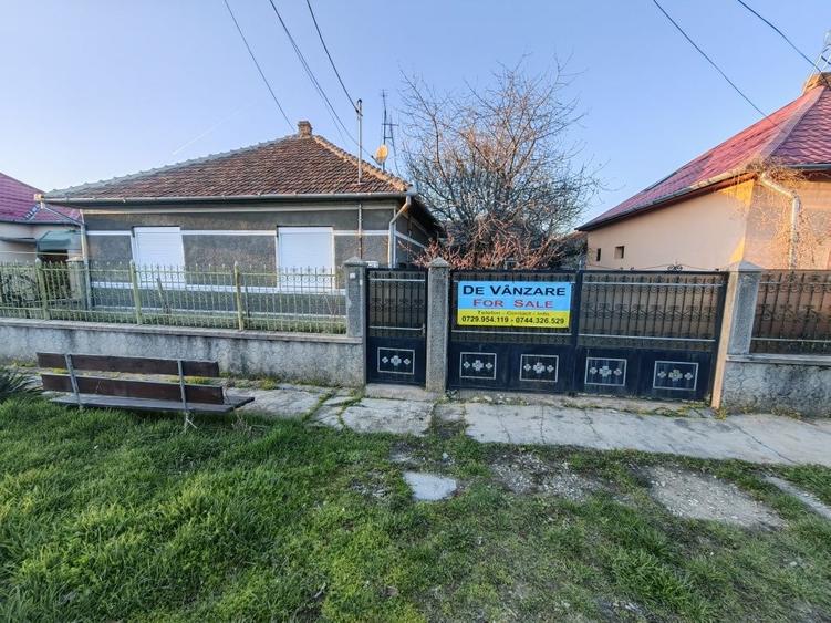 Casă cu 4 camere în Ineu