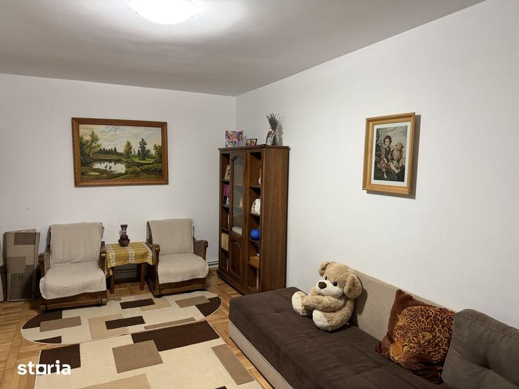 Apartament cu 3 camere decomandat în Central