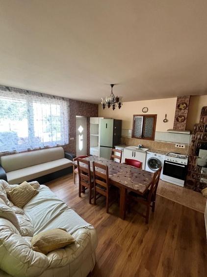 Casă cu 4 camere în Cuvin
