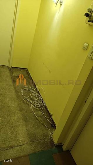 Apartament cu 3 camere semidecomandat în Tătărași