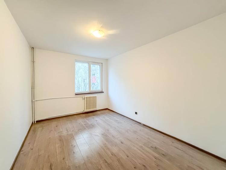 Apartament cu 3 camere semidecomandat în Olteniței
