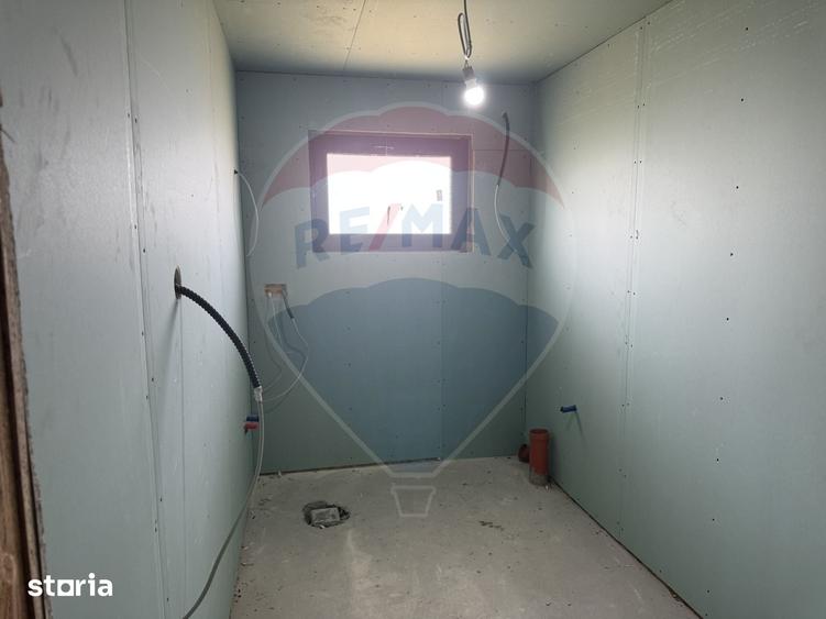 Casă cu 4 camere cu Teren 1109 Mp în Bonț