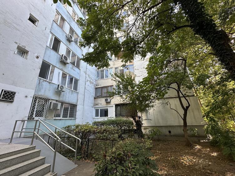 Apartament cu 2 camere decomandat, mobilat în Berceni