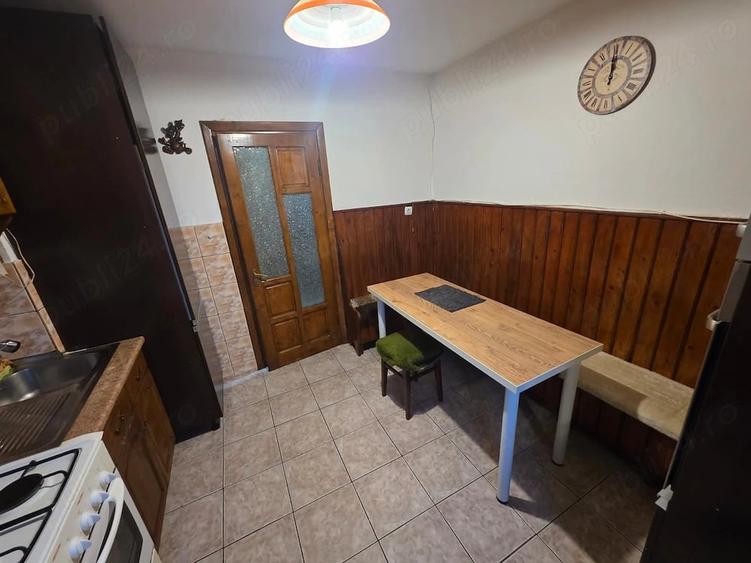 Apartament cu 4 camere decomandat în Dâmbovița