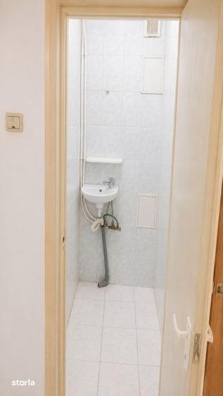 Apartament cu 3 camere semidecomandat în Pantelimon