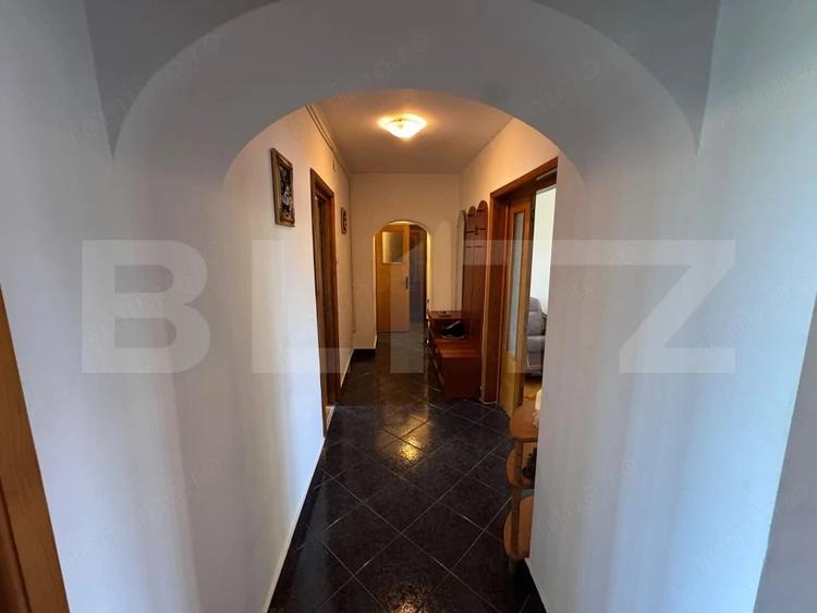 Apartament cu 3 camere decomandat în Micro 11