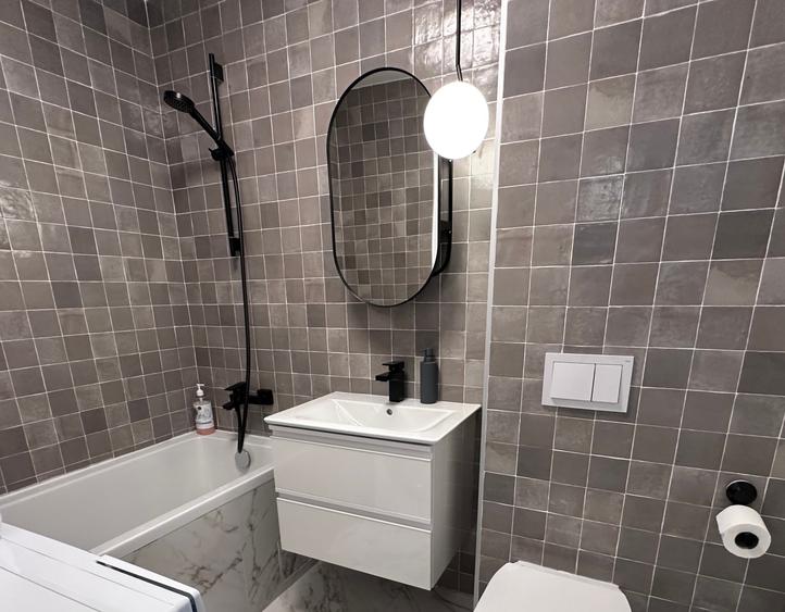 Apartament cu 4 camere decomandat, mobilat în P-ța Unirii