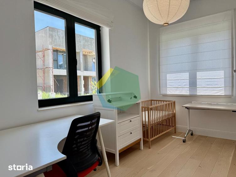 Casă cu 8 camere cu Teren 400 Mp în Corbeanca