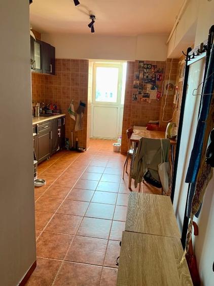 Apartament cu 3 camere decomandat în Podul de Fier