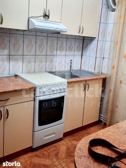 Apartament cu 2 camere semidecomandat, mobilat în Micro 21