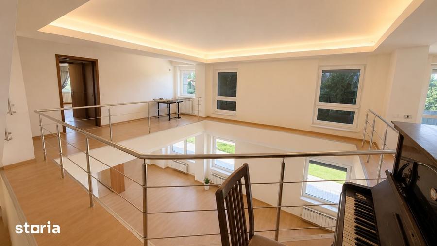 Casă cu 10 camere cu Teren 1300 Mp în Central
