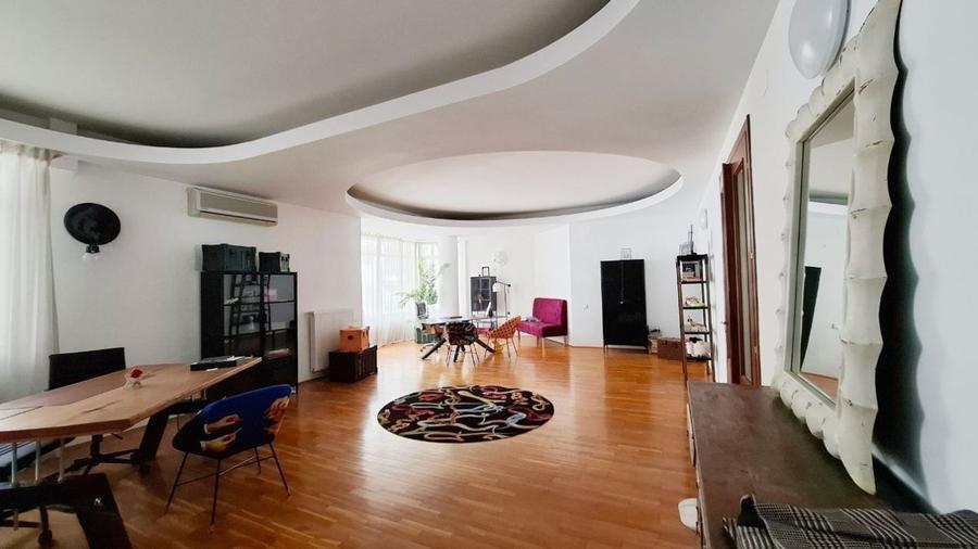 Apartament cu 4 camere decomandat, mobilat în Primăverii