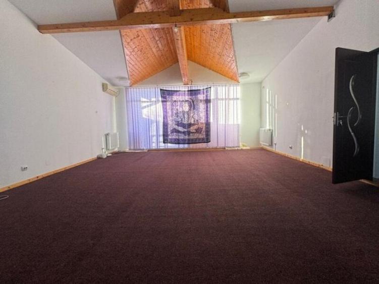 Casă cu 5 camere cu Teren 100 Mp în Rahova