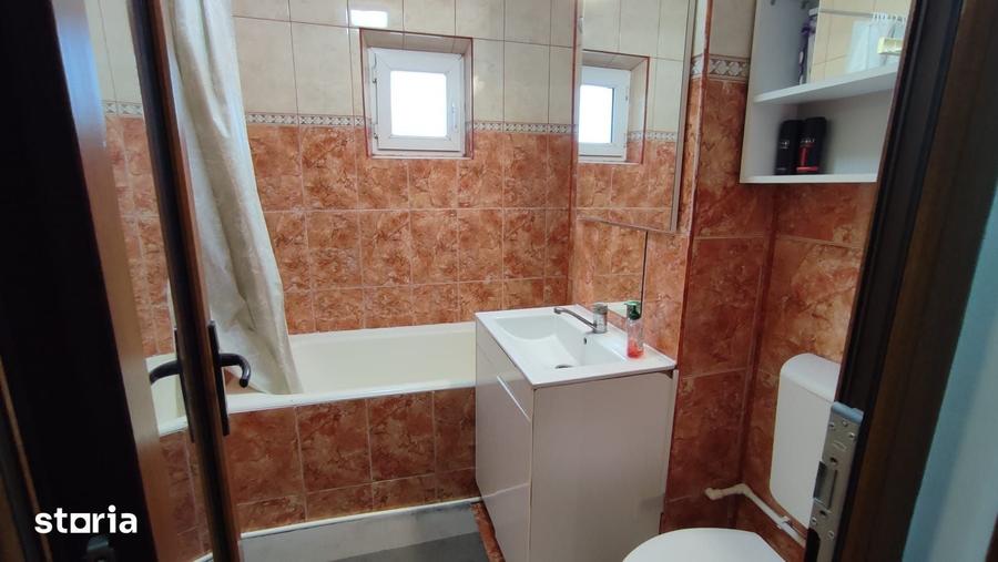Apartament cu 3 camere decomandat în Micro 16