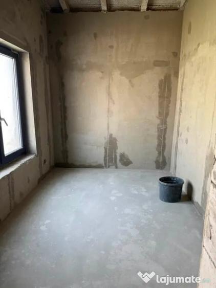Casă cu 4 camere cu Teren 800 Mp în Central