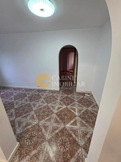 Apartament cu 3 camere semidecomandat în Alexandru cel Bun