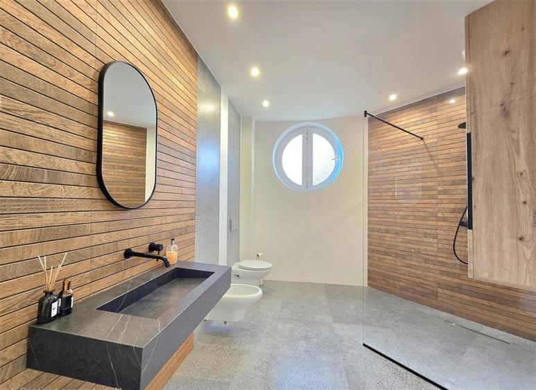 Casă individuală cu 6 camere cu Piscina în Sânmartin
