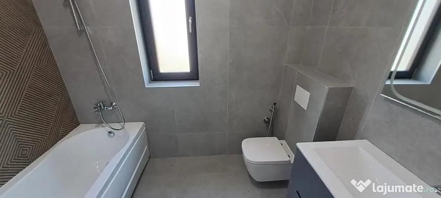 Casă cu 4 camere cu Teren 500 Mp în Vișani
