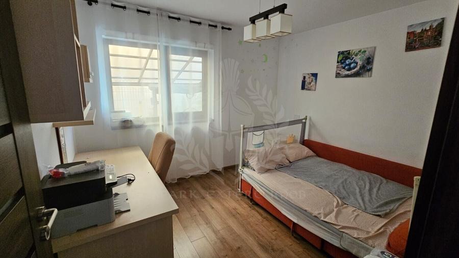 Casă individuală cu 4 camere cu Garaj în Mihai Bravu