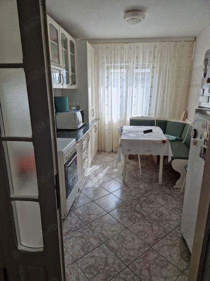 Apartament cu 4 camere decomandat în Central