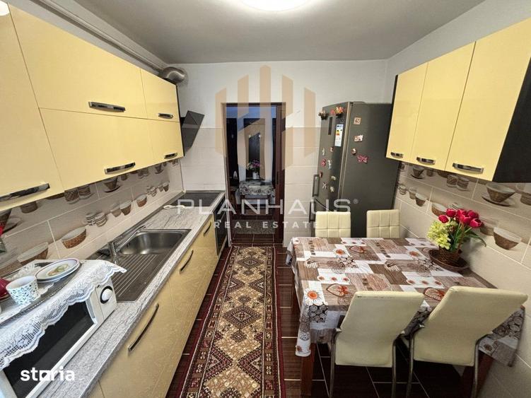 Apartament cu 3 camere semidecomandat, mobilat în Traian