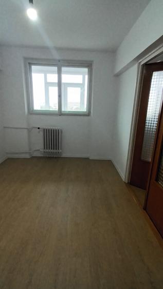 Apartament cu 3 camere decomandat în Drumul Taberei