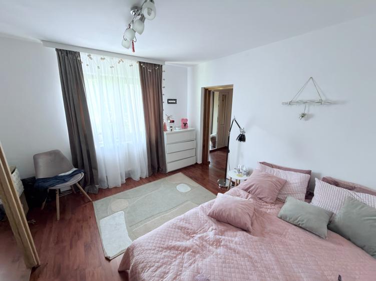 Casă individuală cu 4 camere cu Teren 1600 Mp în Central