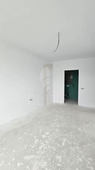 Apartament cu 3 camere semidecomandat în Mărăști