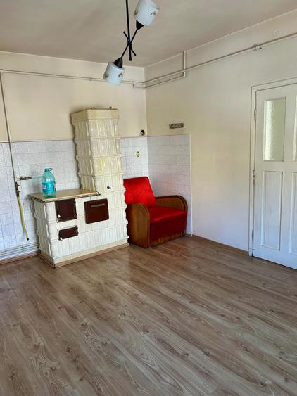 Casă cu 4 camere decomandat în Exterior Vest
