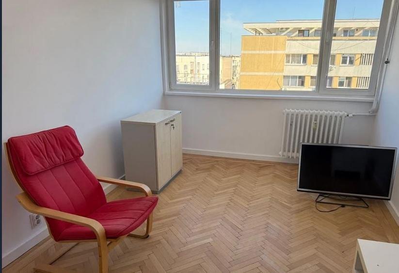 Apartament cu 3 camere semidecomandat în Iancului
