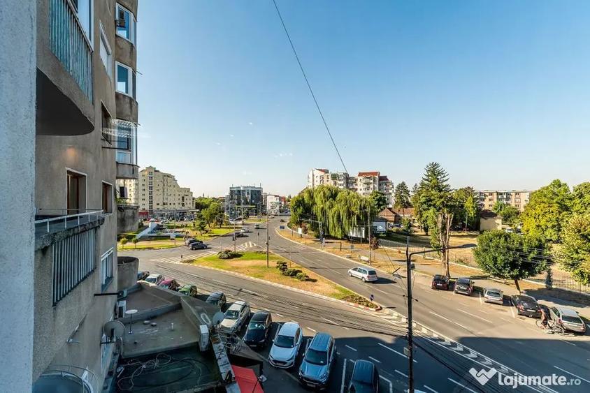Apartament cu 2 camere decomandat în Intim