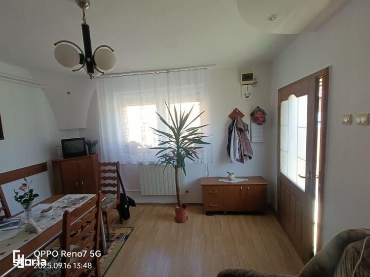 Casă cu 4 camere cu Piscina în Central