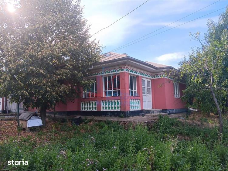 Vorovesti str Principala TEREN 1200mp cu CASA batraneasca 64mp toate u - 1