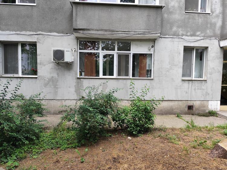 Apartament cu 2 camere semidecomandat în Craiovei