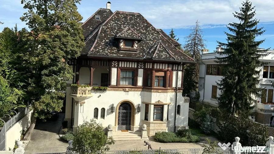 Casă cu 7 camere cu Teren 992 Mp în Aviatorilor