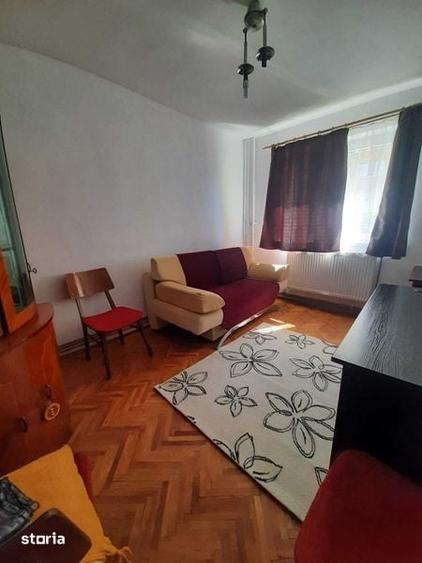 Inchiriez apartament 3 camere - 4