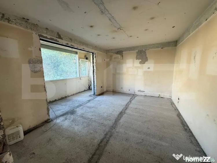 Apartament cu 4 camere decomandat în Vest