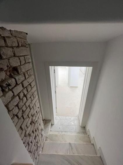Casă individuală cu 30 camere cu Canalizare în Grădina Icoanei