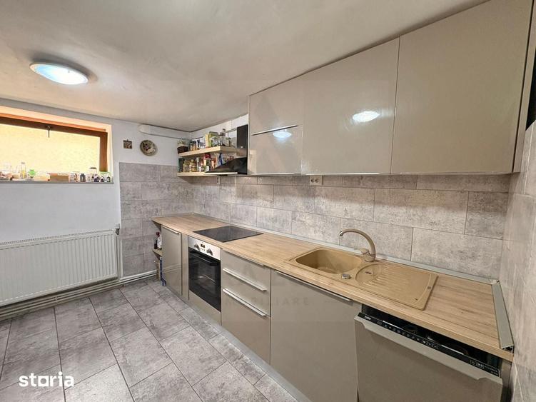 Casă cu 5 camere cu Teren 250 Mp în Lazaret