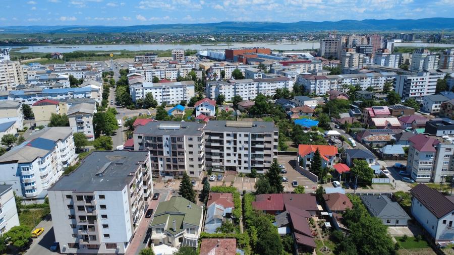 Apartament cu 3 camere decomandat, mobilat în Nord