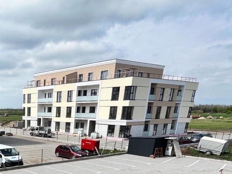 Apartament cu 3 camere decomandat în Torontalului