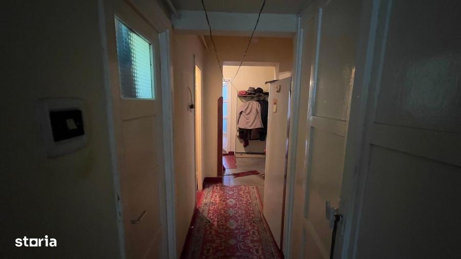 Apartament cu 3 camere decomandat în Petros