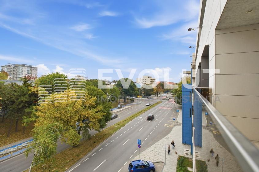 Apartament cu 3 camere decomandat, mobilat în Faleza Nord