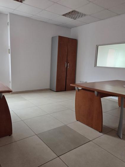 Birou, de 280 mp, în Glina